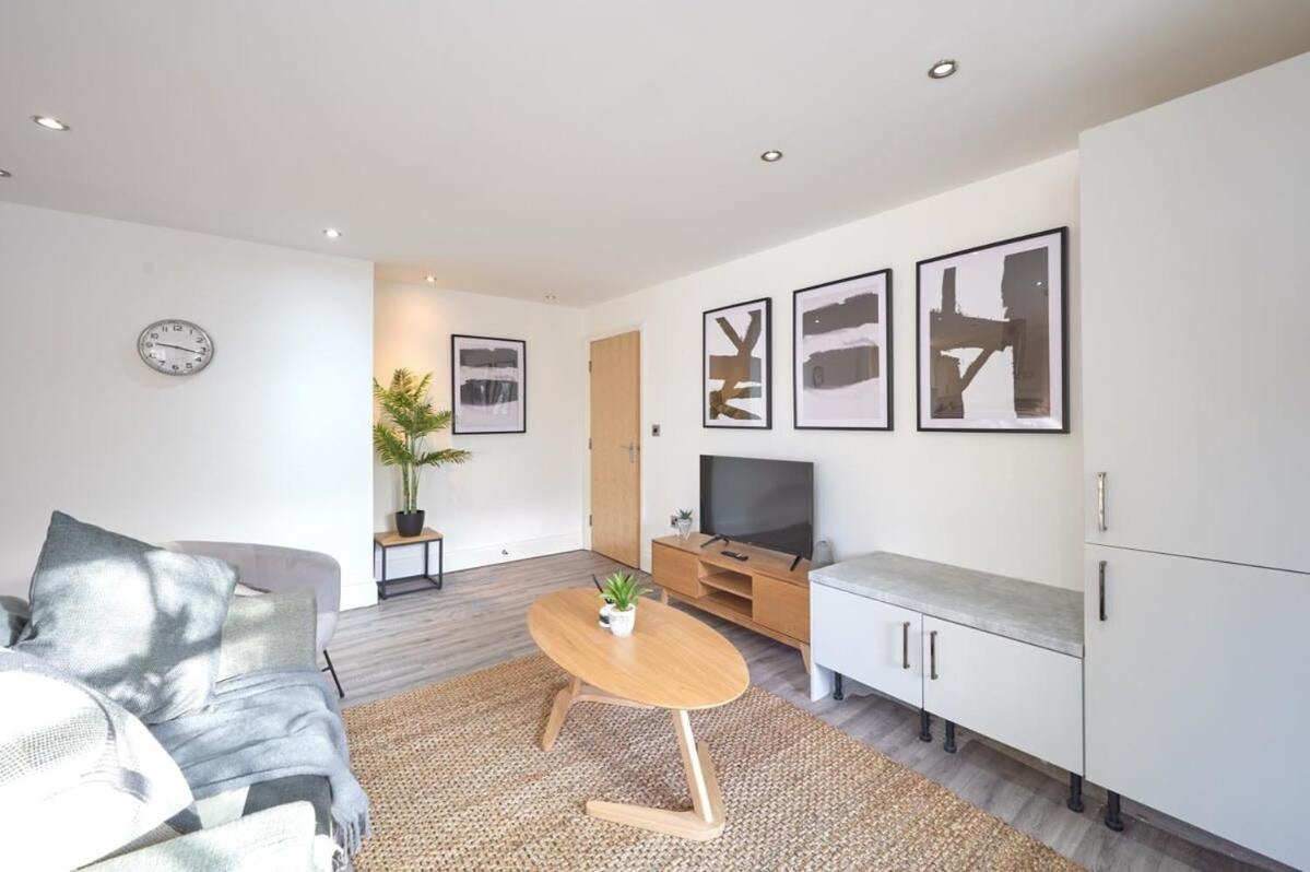A Stylish Apartment With Parking In Preston Preston  Exterior photo